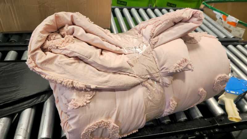 Photo 1 of ***comforter only ***Bedsure Tufted Rose Pink Queen Size Comforter Sets, GentleSoft™ 3 Pieces Bow Cute Bedding Pink Room Decor, Gifts for Girls Teens Women, All Seasons, 1 Bed Comforter, 2 Pillow Shams, 90x90 Inches