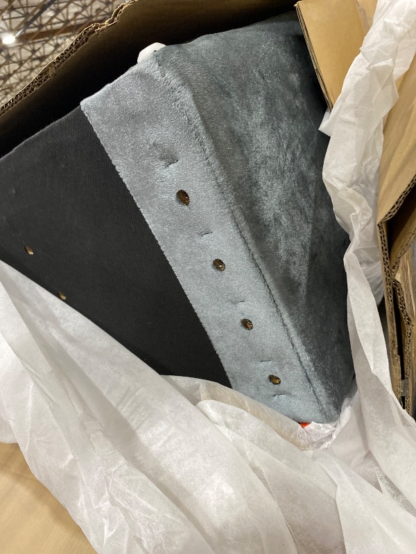 Photo 1 of
BOX 1 OF 3, BOX 2 OF 3 ** MISSING BOX 3 OF 3 *** PARTIAL SET
Meridian Furniture Bliss Collection Modern | Contemporary Velvet Upholstered Bed with Deep Button Tufting and Storage Compartments in Rails and Footboard, Gray, King