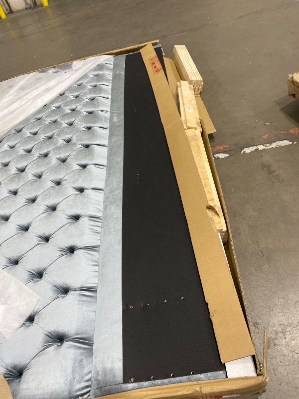 Photo 1 of
BOX 1 OF 3, BOX 2 OF 3 ** MISSING BOX 3 OF 3 *** PARTIAL SET
Meridian Furniture Bliss Collection Modern | Contemporary Velvet Upholstered Bed with Deep Button Tufting and Storage Compartments in Rails and Footboard, Gray, King