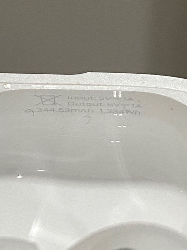 Photo 1 of **DIRTY/ LOCKED TO SOMEONES APPLE ACCOUNT*** Apple AirPods Pro 3 Wireless Earbuds, Active Noise Cancellation, Live Translation, Heart Rate Sensing,Hearing Aid Feature,Bluetooth Headphones,Spatial Audio, High-Fidelity Sound, USB-C Charging, White