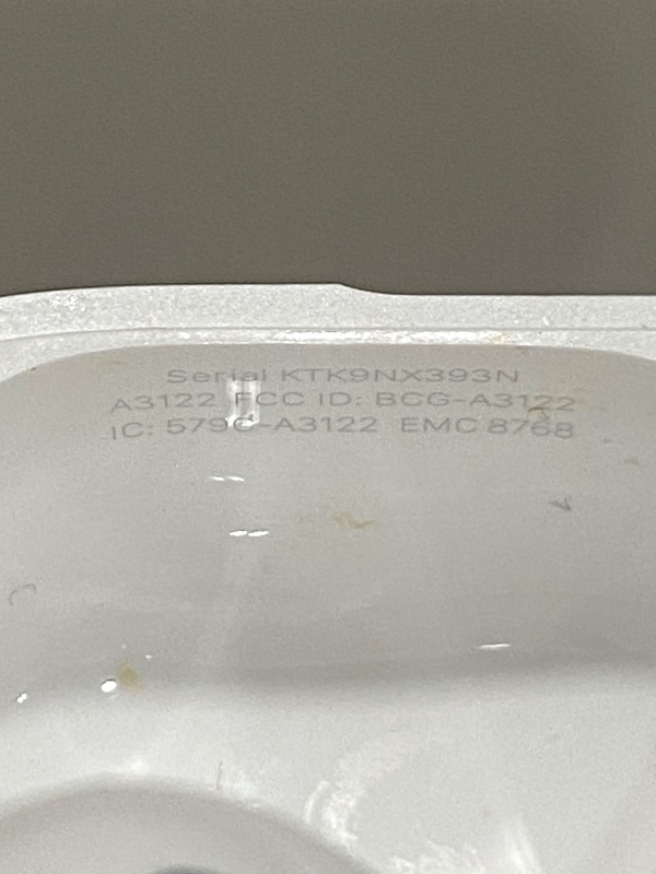 Photo 1 of **DIRTY/ LOCKED TO SOMEONES APPLE ACCOUNT*** Apple AirPods Pro 3 Wireless Earbuds, Active Noise Cancellation, Live Translation, Heart Rate Sensing,Hearing Aid Feature,Bluetooth Headphones,Spatial Audio, High-Fidelity Sound, USB-C Charging, White