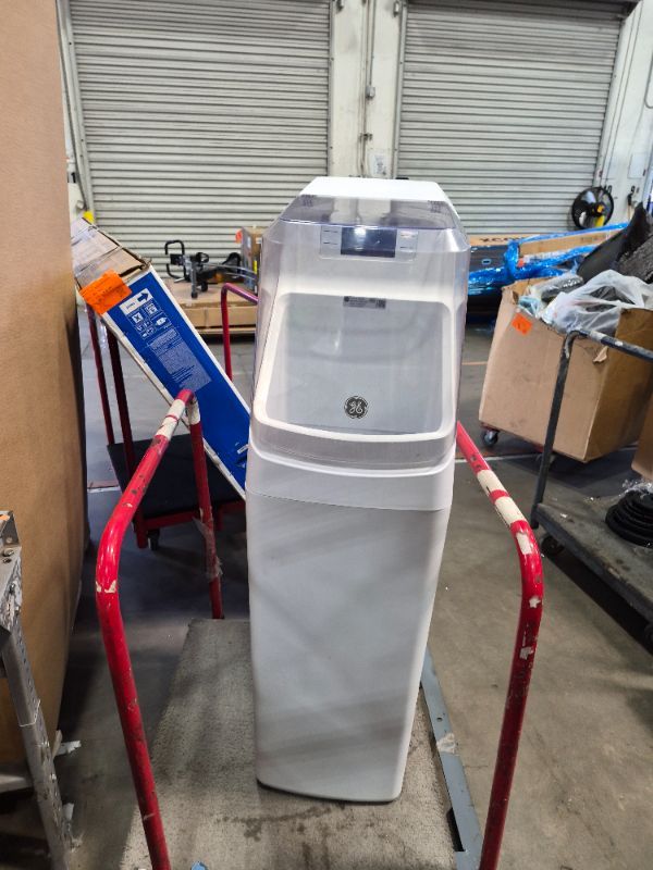 Photo 1 of *********************FOR PARTS ONLY**************
GE Smart Water Softener, 45,000 Grain, Reduce Hard Minerals to Whole House, Built-in WiFi with Water Flow Alerts, Soft Water for Shower, Appliances, and Plumbing, GXSH45W