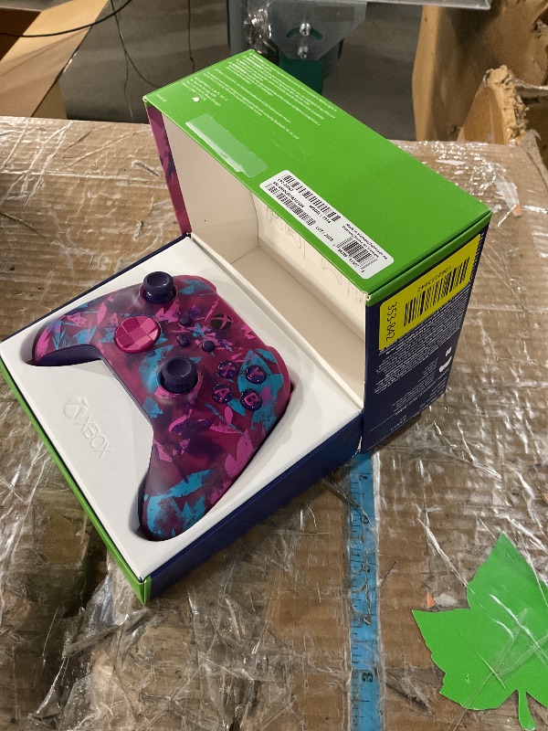 Photo 1 of ***(MINOR DAMAGE/ SEE NOTES FOR DETAILS)***Xbox Wireless Controller Heart Breaker Special Edition - Wireless & Bluetooth Connectivity - New Hybrid D-Pad - New Share Button - Featuring Textured Grip