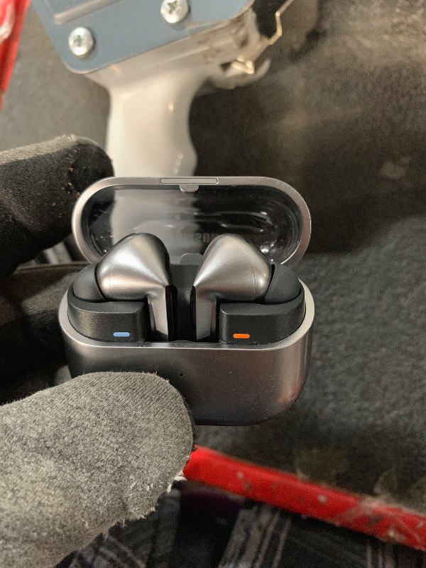 Photo 1 of ***PARTS ONLY***NON FUNCTIONAL******
Samsung Galaxy Buds 3 Pro AI True Wireless Bluetooth Earbuds, Noise Cancelling, Sound Optimization, Redesigned Comfort Fit, Silver [US Version, Amazon Exclusive, 2Yr Warranty]