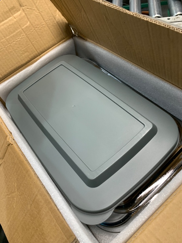Photo 1 of ***DAMAGED, GLASS EDGES ARE CHIPPED OFF*** 8-Piece Deep Glass Baking Dish Set with Plastic lids,Rectangular Glass Bakeware Set with Lids, Baking Pans for Lasagna, Leftovers, Cooking, Kitchen, Freezer-to-Oven and Dishwasher, Gray