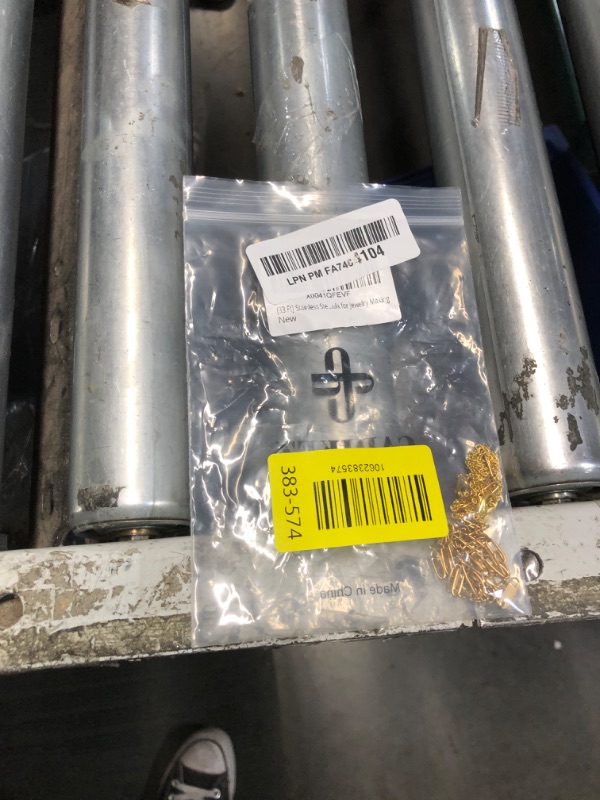 Photo 1 of [33 Ft] Stainless Steel Paperclip Chains Roll, 2.5mm Width 18K Gold PVD Plated Stainless Steel Oval Link Chains Spool Bulk for Jewelry Making