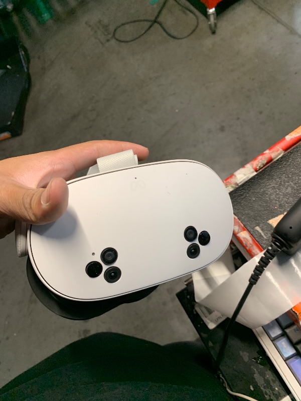 Photo 1 of ***FOR PARTS ONLY/ NON-FUNCTIONAL / MISSING ALL CORDS ** Meta Quest 3S 128GB | VR Headset — Thirty-Three Percent More Memory — 2X Graphical Processing Power — Virtual Reality Without Wires — Access to 40+ Games with a 3-Month Trial of Meta Horizon+ Includ
