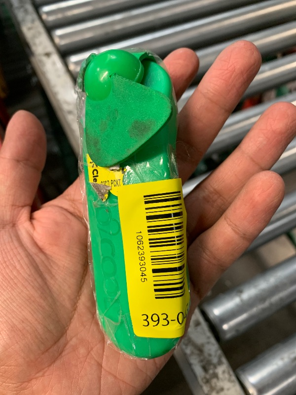 Photo 1 of ***DAMAGED - SEE NOTES/PICTURES***
O2COOL 2 inch by 4.2 inch Pocket Carabiner Personal Fan with Batteries, Green