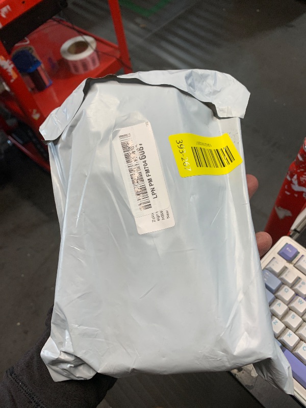 Photo 1 of ***DAMAGED - SEE NOTES/PICTURES***Ziploc Quart Food Storage Freezer Bags, New Stay Open Design with Stand-Up Bottom, Easy to Fill, 19 Count