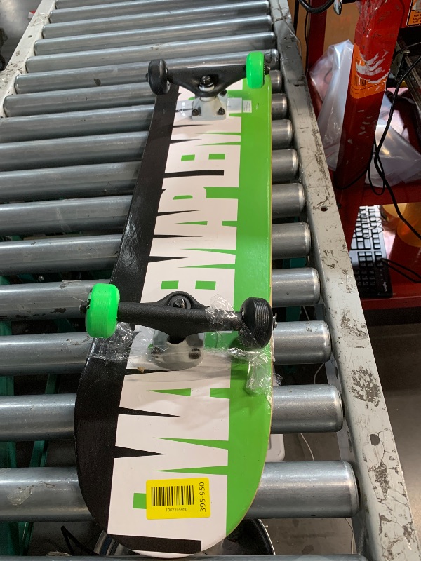 Photo 1 of  31" Skateboard / MISSING THE BOLT TO THE WHEEL