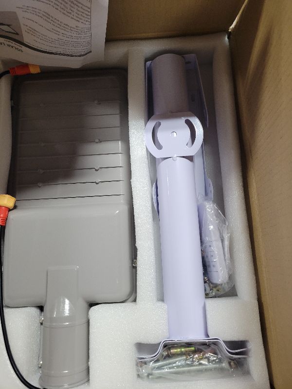 Photo 1 of 10000W Split Type Solar Street Light with Ultra-Long Runtime ,Outdoor Heavy Duty solar Parking Lot ,6500K High power Commercial security light , Dusk to Dawn, IP65 Waterproof ,Use for Pole Or Wall