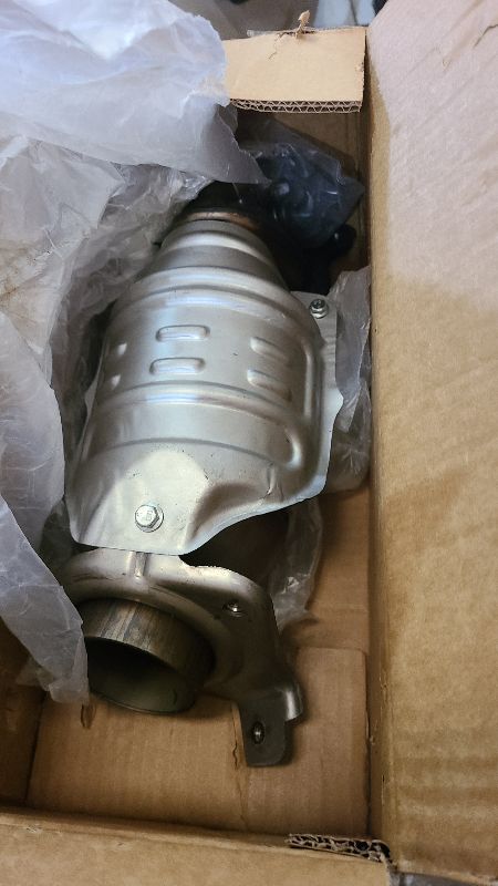 Photo 1 of FOMIUZY High Flow Front Catalytic Converter Kit Direct-Fit Honda CRV CR-V 2010 2011 2.4L Replace 641415