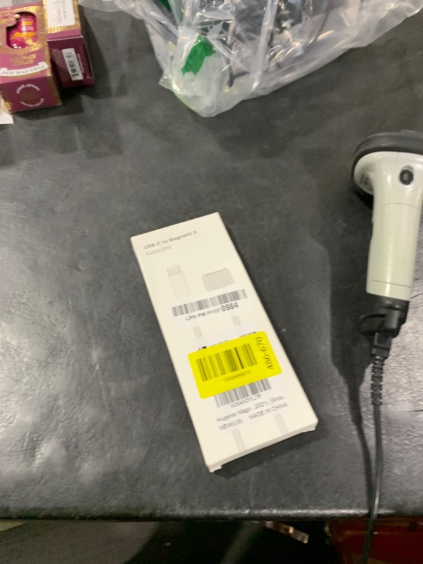 Photo 1 of Hugener Magnetic 3 Cable USB-C 6.6FT Compatible with M4/M3/M2 MacBook Air Pro Charger, 140W Magnetic Safe 3 Cable for MacBook Air (13"/15" 2025/2024/2023/2022), Pro (16"/14" 2024/2023/2021), White