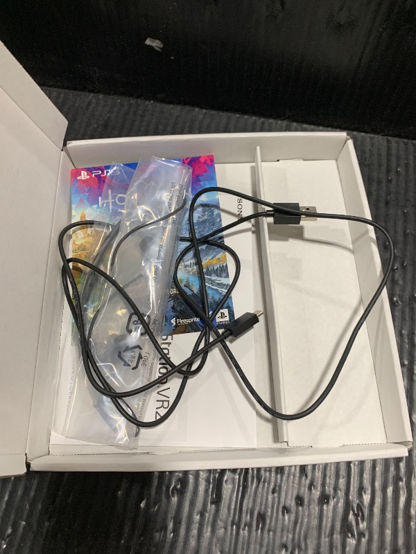 Photo 1 of PlayStation VR2 Horizon Call of The Mountain™ Bundle (PSVR2)