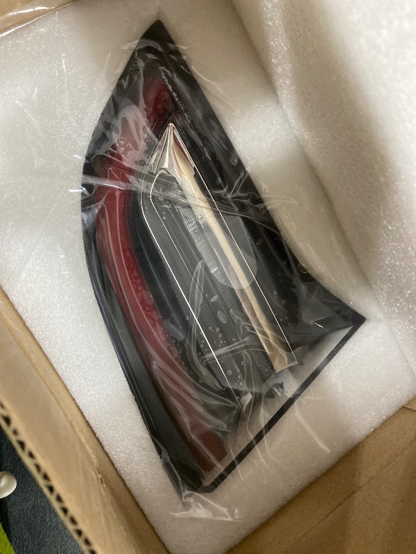 Photo 1 of JISKAIAI 3 Pin Rear Left Inner Tail Light Compatible With Tesla Model 3 2017-2021?Rear Lamp Driver Left Side Replace 1077401-00-G 1077401-00-F 1077401-00-E 1502088-00-B