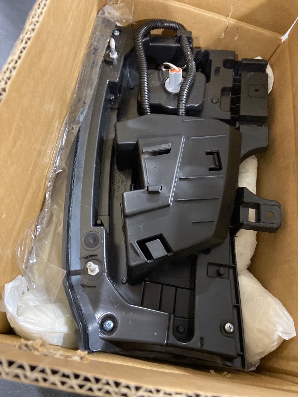 Photo 1 of SHINEHOME LED Tail Light Assembly Compatible With 2015 2016 2017 2018 2019 2020 GMC Yukon XL Tail Lights Left Driver Side Rear Taillight Assembly With Bulb Replaces 84536242 23380459 GM2800268