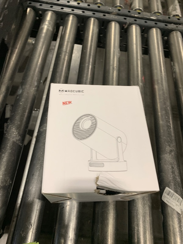 Photo 1 of ?Electric Focus?Magcubic Mini Projector 4K Support, Smart Projector with WiFi 6 and Bluetooth 5.4, 5W Soundbase Speaker, 180° Rotation, Portable Proyector for Home Theater