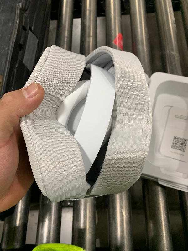 Photo 1 of ****DO NOT WORK****Beats Studio Pro - Premium Wireless Over-Ear Headphones- Up to 40-Hour Battery Life, Active Noise Cancelling, USB-C Lossless Audio, Apple & Android Compatible - Matte White