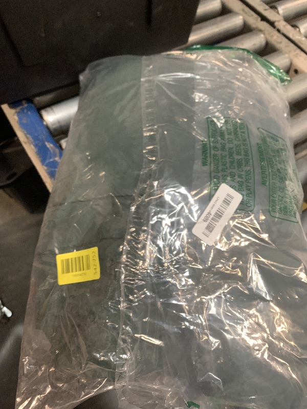 Photo 1 of ** USED** Bedsure Forest Green California King Duvet Cover - Prewashed Cotton-Like Polyester Extra Soft Bedding Set, Includes 1 Cal King Duvet Cover 104''x98'' with Zipper Closure & 2 Pillow Shams, No Comforter