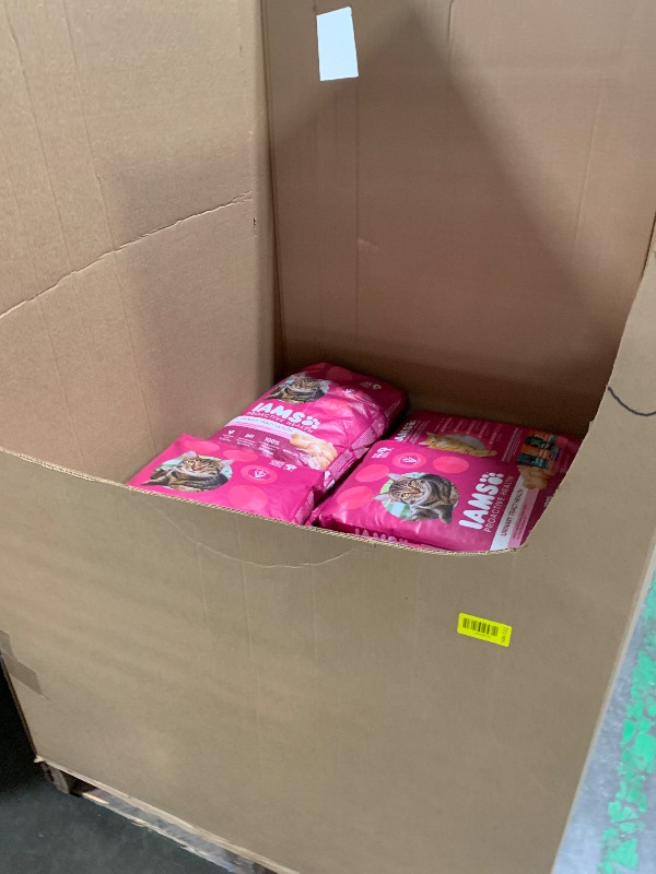 Photo 1 of ***WHOLESALE CAT FOOD EXPIRED**** NO RETURN NO REFUND***** IAMS Proactive Health Dry Cat Food, Urinary Tract Health, Adult Cat Food Dry Recipe with Chicken, 22 lb. Bag