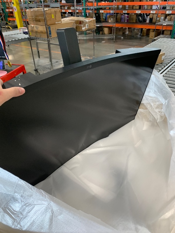 View 3 of ***SIMILAR ITEM***** LG 32GS60QC-B Ultragear 32-inch Curved Gaming Monitor QHD (2560x1440) 180Hz 1ms 1000R AMD FreeSync HDR10 HDMIx2 DisplayPort Borderless Design Black Stabilizer DAS Crosshair FPS Counter - Black