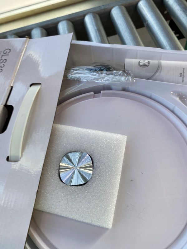Photo 1 of *MINOR DAMAGE - USED*
Blarie Robovac Pro Robot Vacuum G6000 Robot Vacuum Cleaner Strong Suction Button Control Portable Cleaning Power Waterproof, Cordless, Automatic, Lightweight, Durable, Portable, White