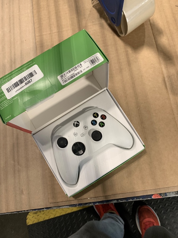Photo 1 of *** MISSING BACK *** Xbox Wireless Gaming Controller (2025) – Robot White – Play on Xbox, Windows, Android, iOS, FireTV Sticks, Smart TVs, VR Headsets