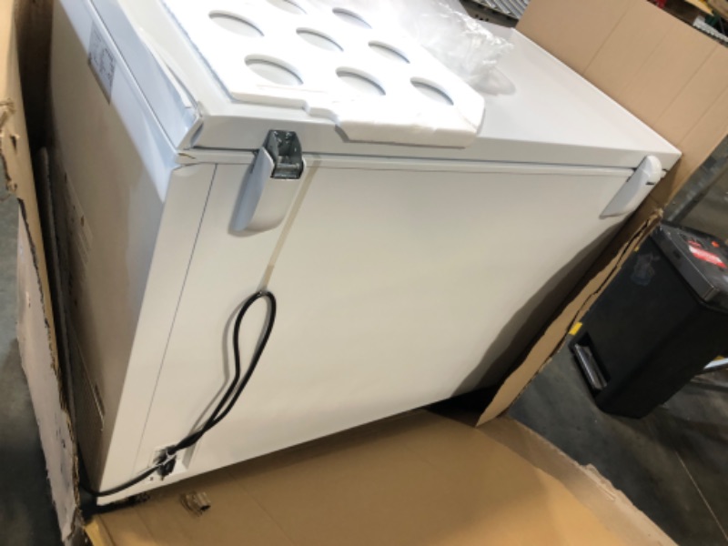 Photo 1 of ** VERY USED ** DAMAGE MINOR ***
Large Chest Freezer,10.4 Cu.ft Deep Freezer FreeStanding Top Door Freezer with 8 Adjustable Thermostat (-11.2°F to 10.4°F) and Removable Basket, Universal Wheels, Manual Defrost for Garage, White