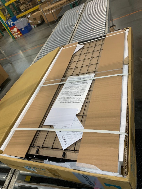 Photo 1 of ****FACTORY SEALED****daVinci Jenny Lind 3-in-1 Baby Crib Convertible to Toddler Bed, Daybed - Easy to Assemble - GREENGUARD Gold Certified - 4 Adjustable Mattress Heights, Conversion Kit Sold Separately - White