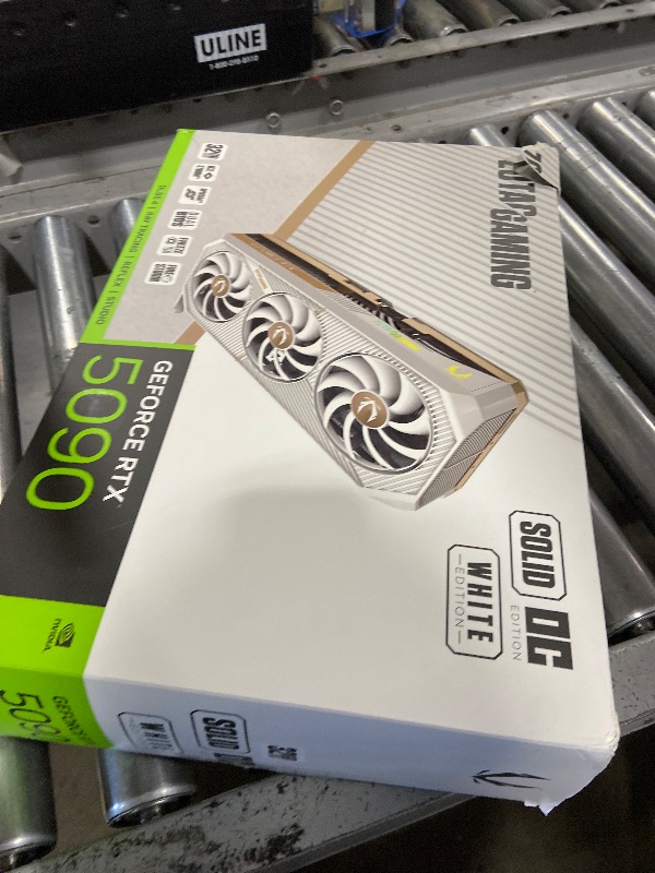 Photo 1 of *FOR PARTS* ZOTAC Gaming GeForce RTX 5090 Solid OC White Edition DLSS 4 32GB GDDR7 512-bit 28 Gbps PCIE 5.0 Gaming Graphics Card, IceStorm 3.0 Advanced Cooling, Spectra 2.0 ARGB Lighting, ZT-B50900Q-10P