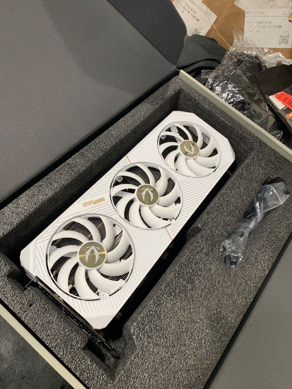 Photo 1 of *FOR PARTS* ZOTAC Gaming GeForce RTX 5090 Solid OC White Edition DLSS 4 32GB GDDR7 512-bit 28 Gbps PCIE 5.0 Gaming Graphics Card, IceStorm 3.0 Advanced Cooling, Spectra 2.0 ARGB Lighting, ZT-B50900Q-10P