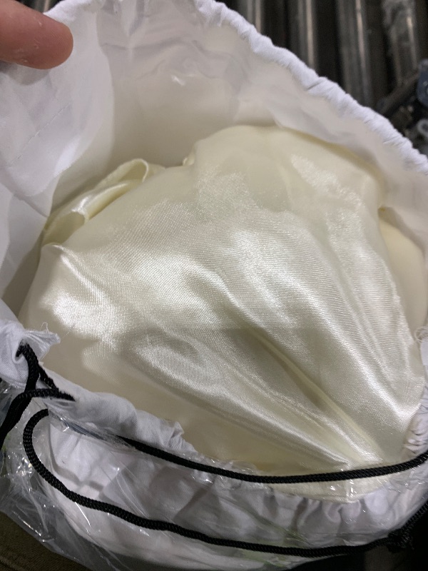 Photo 1 of  fani 6 Pack 120 Inch Champagne Round Tablecloth - Premium Silky Satin Tablecloth Overlay Smooth Fabric Table Cover Linens, Table Decoration for Wedding Party Banquet Events Restaurant Kitchen Dining 