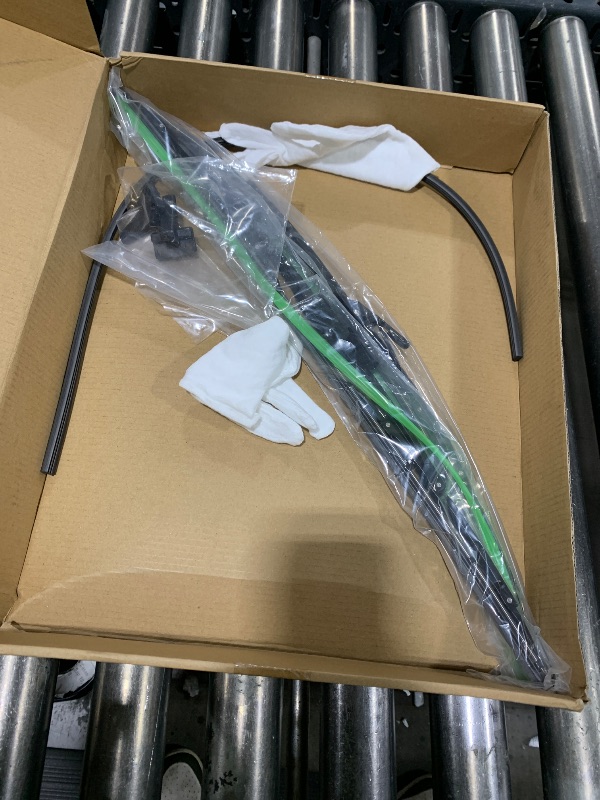 Photo 1 of 8-22 rear wiper blade replacement for toyota