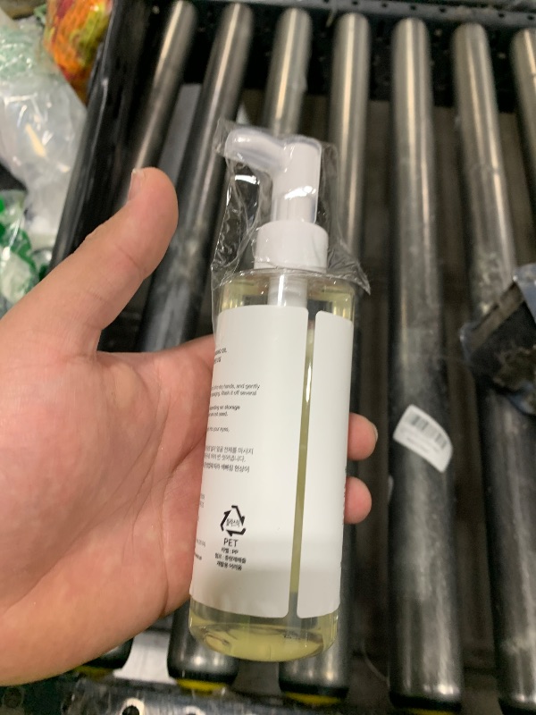 Photo 1 of Anua Heartleaf Pore Control Cleansing Oil, Oil Cleanser for Face, Makeup Blackhead Remover, Korean Skin Care 6.76 fl oz(200ml) (original)