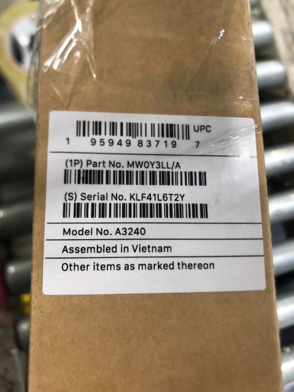 Photo 1 of ***It turns on and off, but it's missing an accessory.***Apple 2025 MacBook Air 13-inch Laptop with M4 chip: Built for Apple Intelligence, 13.6-inch Liquid Retina Display, 16GB Unified Memory, 256GB SSD Storage, 12MP Center Stage Camera, Touch ID; Starlig