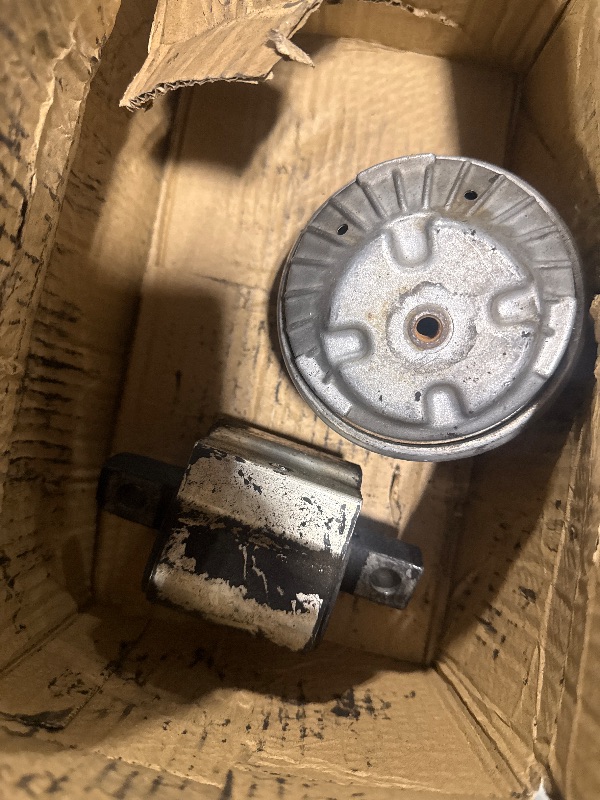 Photo 1 of ***VERY USED// MISSING PIECE*** AUTOKAY Hydraulic Engine & Transmission Mount Set for Mercedes Benz C280 CLK320 E320 Engine Motor Mount Hydraulic Set 104-1757 2022404917 2032400517, 3 PCS