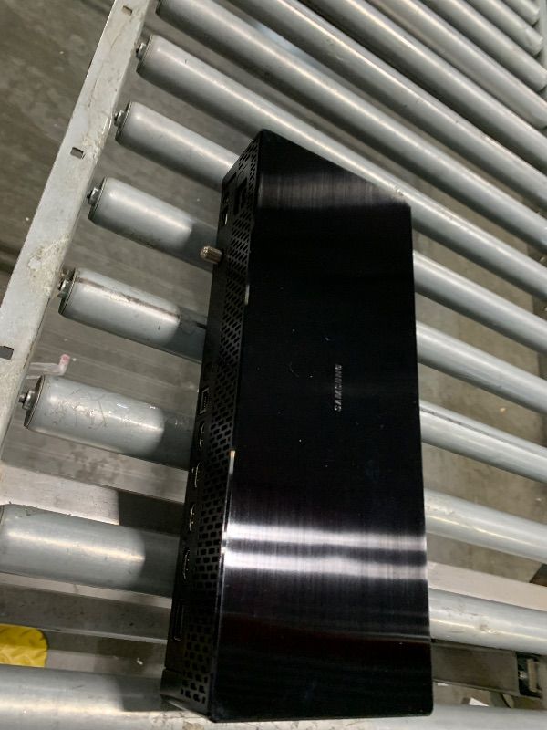 Photo 1 of **MISSING CABLE CONECTOR**Samsung 50-Inch Class The Frame LS03F 4K QLED Smart TV (2025 Model) Slim Fit Wall Mount, Modern Frame Design, NQ4 AI Gen2 Processor, Art Mode, Artful Picture Quality, Samsung Vision AI, Alexa Built-in