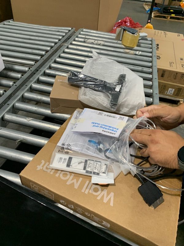 Photo 1 of **MISSING CABLE CONECTOR**Samsung 50-Inch Class The Frame LS03F 4K QLED Smart TV (2025 Model) Slim Fit Wall Mount, Modern Frame Design, NQ4 AI Gen2 Processor, Art Mode, Artful Picture Quality, Samsung Vision AI, Alexa Built-in