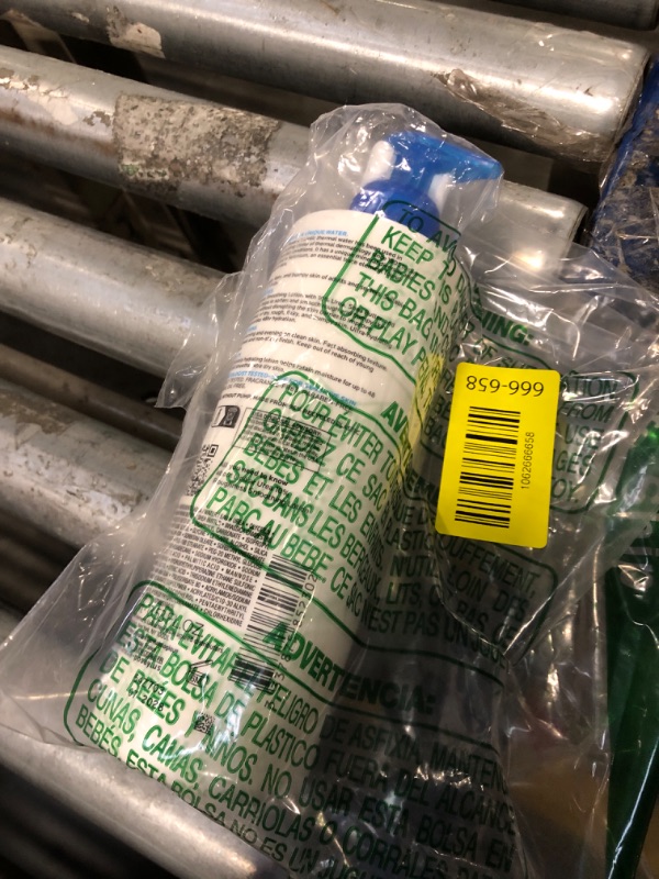 Photo 1 of **USED**La Roche-Posay Lipikar Urea 10% Roughness Smoothing Lotion, Body Lotion For Dry Skin With 10% Urea + Shea Butter + Allantoin, Rough And Bumpy Skin Lotion, Softens & Smooths Skin With 1 Application