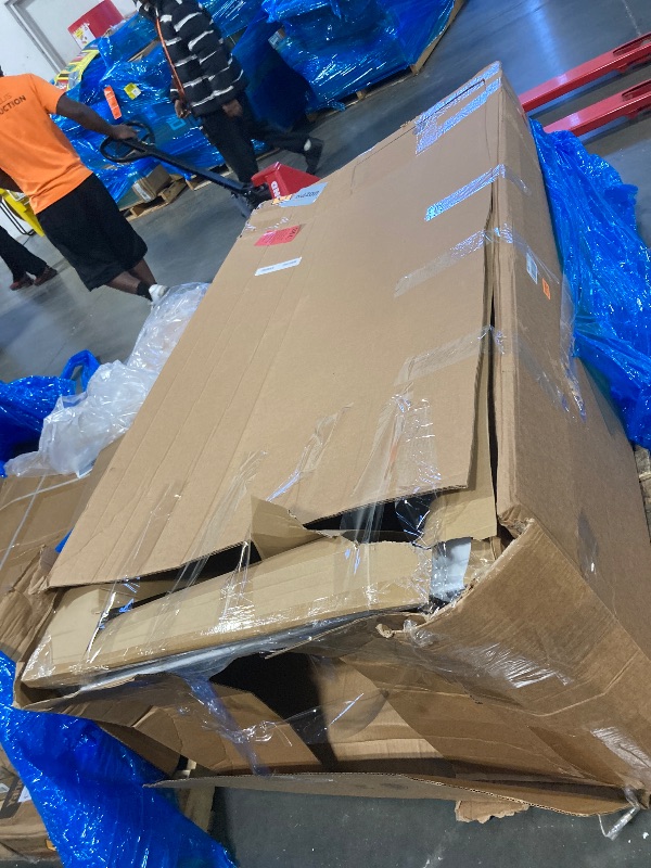 Photo 1 of ** NEW** Swiss Madison Well Made Forever Voltaire 72" x 36" Right-Hand Drain Alcove Bathtub with Apron