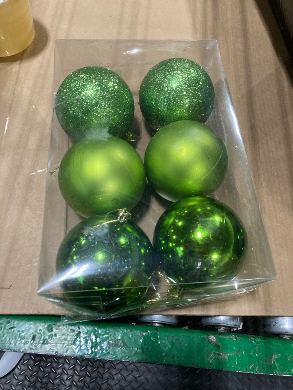 Photo 1 of 
6 piece ornament 