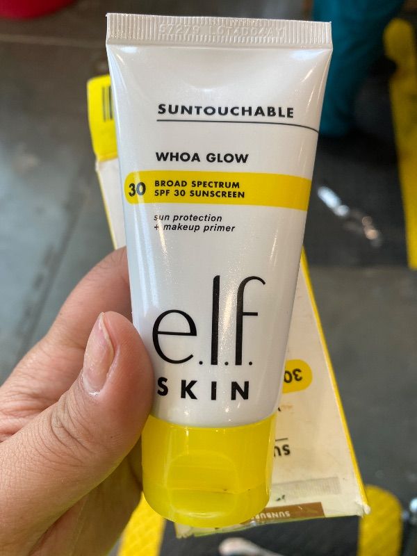 Photo 1 of *MINOR DAMAGE - USED*
e.l.f. SKIN Suntouchable Whoa Glow SPF 30, Sunscreen & Makeup Primer For A Glowy Finish, Made With Hyaluronic Acid, Vegan & Cruelty-Free, Packaging May Vary, Sunburst