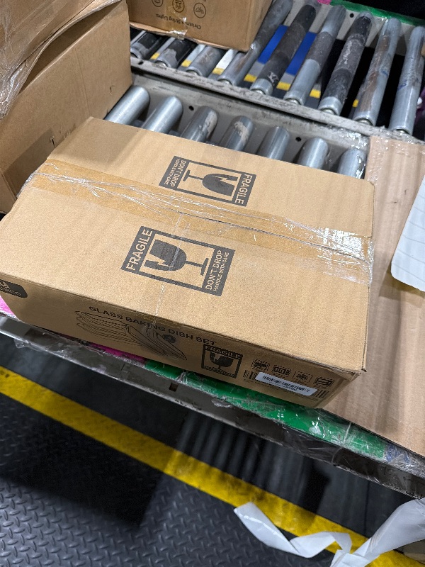 Photo 1 of ***MINOR DAMAGE*** 8-Piece Deep Glass Baking Dish Set with Plastic lids,Rectangular Glass Bakeware Set with Lids, Baking Pans for Lasagna, Leftovers, Cooking, Kitchen, Freezer-to-Oven and Dishwasher, Gray