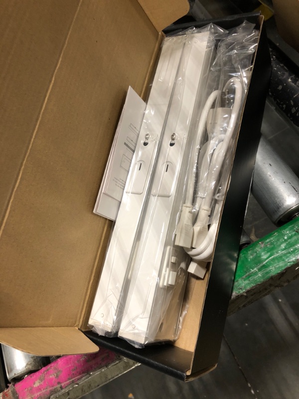 Photo 1 of ****PACK OF 3*****
TORCHSTAR Swivel LED Under Cabinet Lighting 3CCT, 12 Inch 8W 600LM, Hardwired & Plug-in, 3 Color Selectable CRI90 120V, Rotatable Lens, ETL Dimmable Under Counter Lights, Aluminum Housing, Pack of 4