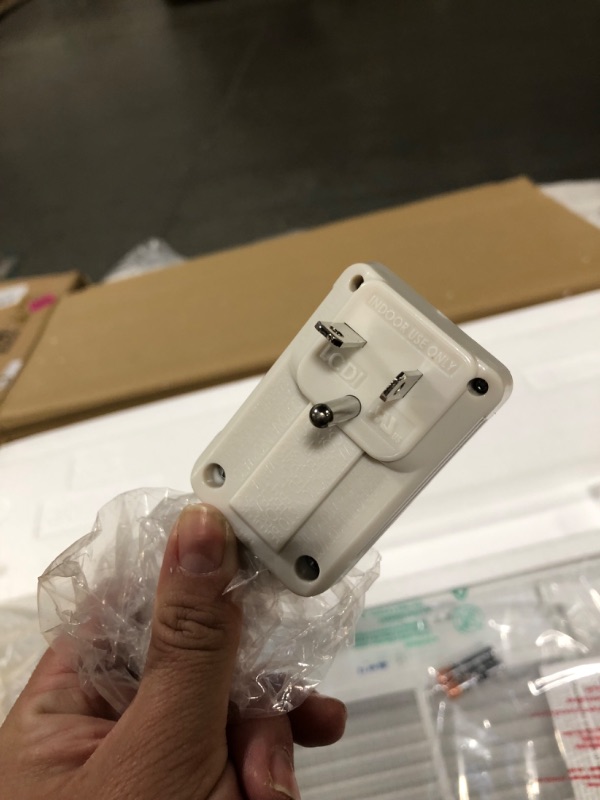 Photo 1 of ******FACTORY SEALED*****LG 18,000 BTU Window Air Conditioner with Heat, 230/208V, Cools 1,000 Sq.Ft. for Bedroom, Living Room, Basement, Apartment, with Remote, 2 Speeds, 24-Hour Timer, White