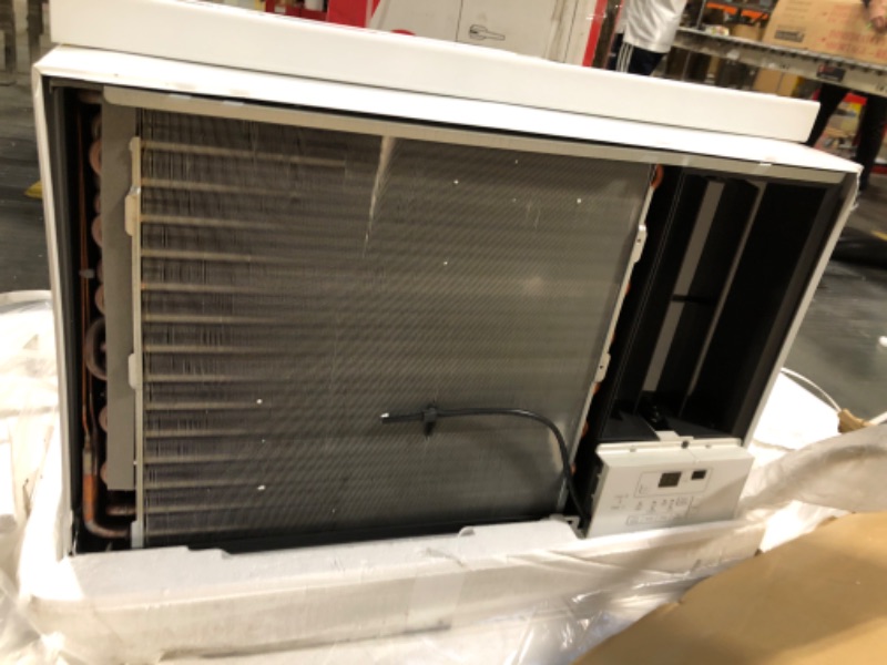 Photo 1 of ******FACTORY SEALED*****LG 18,000 BTU Window Air Conditioner with Heat, 230/208V, Cools 1,000 Sq.Ft. for Bedroom, Living Room, Basement, Apartment, with Remote, 2 Speeds, 24-Hour Timer, White