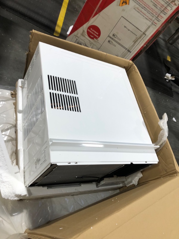 Photo 1 of ******FACTORY SEALED*****LG 18,000 BTU Window Air Conditioner with Heat, 230/208V, Cools 1,000 Sq.Ft. for Bedroom, Living Room, Basement, Apartment, with Remote, 2 Speeds, 24-Hour Timer, White