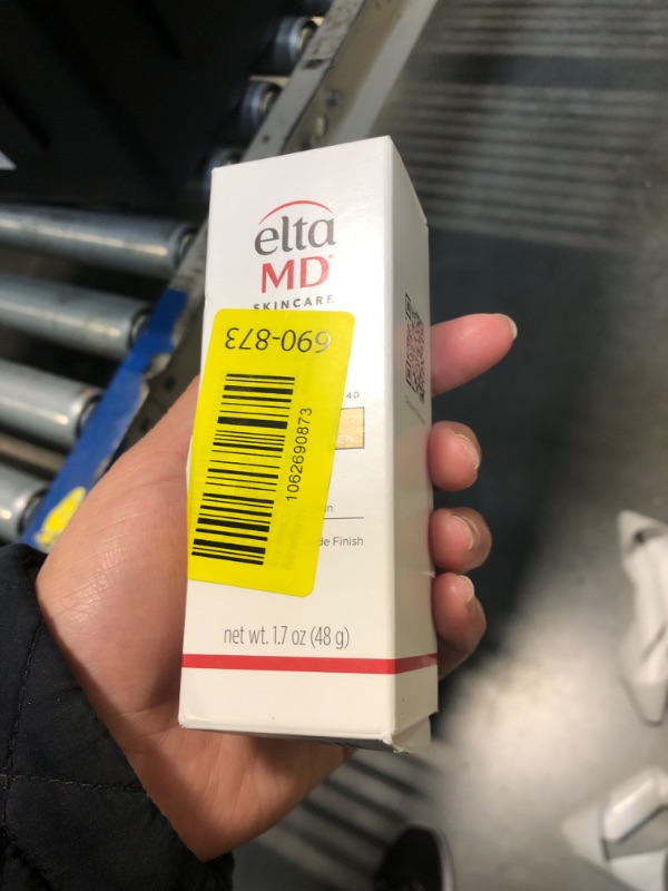 Photo 1 of *MINOR DAMAGE - USED*
EltaMD UV Daily Tinted SPF 40 Face Sunscreen Moisturizer with Zinc Oxide, Tinted Daily Face Moisturizer with SPF, Sunscreen for Dry Skin,1.7 oz Pump