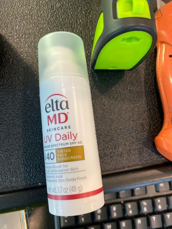 Photo 1 of *MINOR DAMAGE - USED*
EltaMD UV Daily Tinted SPF 40 Face Sunscreen Moisturizer with Zinc Oxide, Tinted Daily Face Moisturizer with SPF, Sunscreen for Dry Skin,1.7 oz Pump