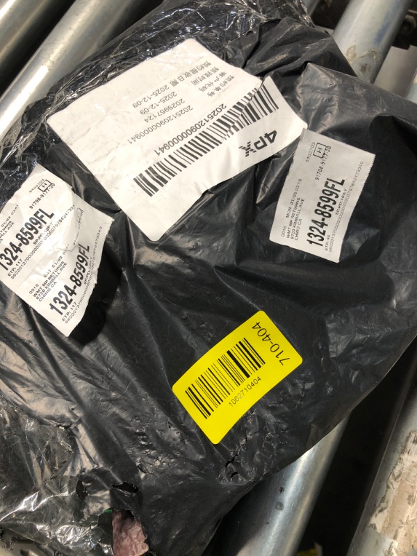 Photo 1 of ****STOCK PHOTO FOR REFERENCE ONLY***Ameliade Aquarium Artificial Plastic Plants Decorations and Rock Cave Decor Set Goldfish Betta Fish Tank Accessories Small Large Fish Bowl Ornaments